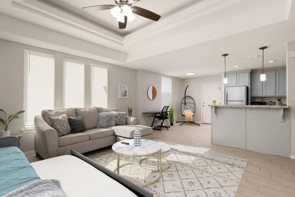 Cozy 3 Bed 2 Bath Apartment, Near Shopping Plazas, Expressway And Free Parking Edinburg Exterior foto